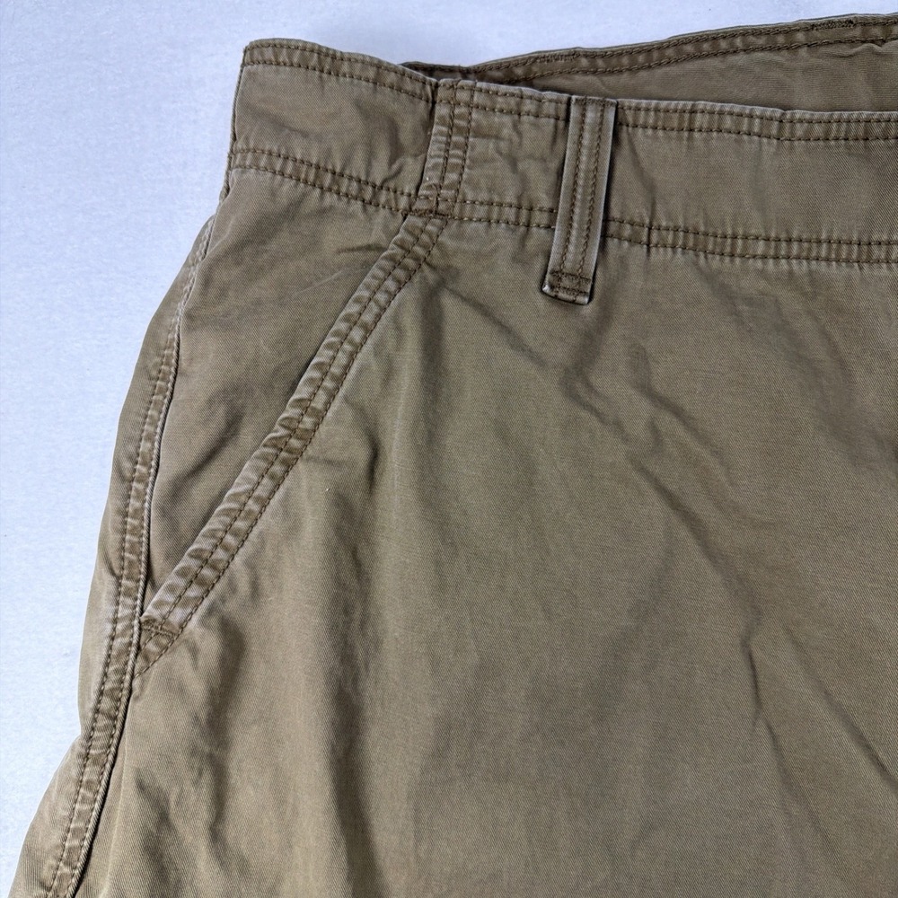 Levi's Men's Size 42 Dark Khaki Cargo Shorts Camping, Exploring, Hiking, Casual - Picture 4 of 16